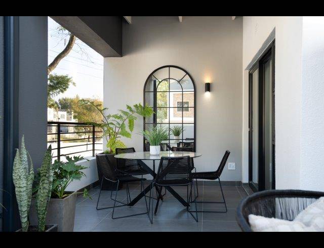 2 BEDROOM APARTMENT FOR SALE IN BRYANSTON